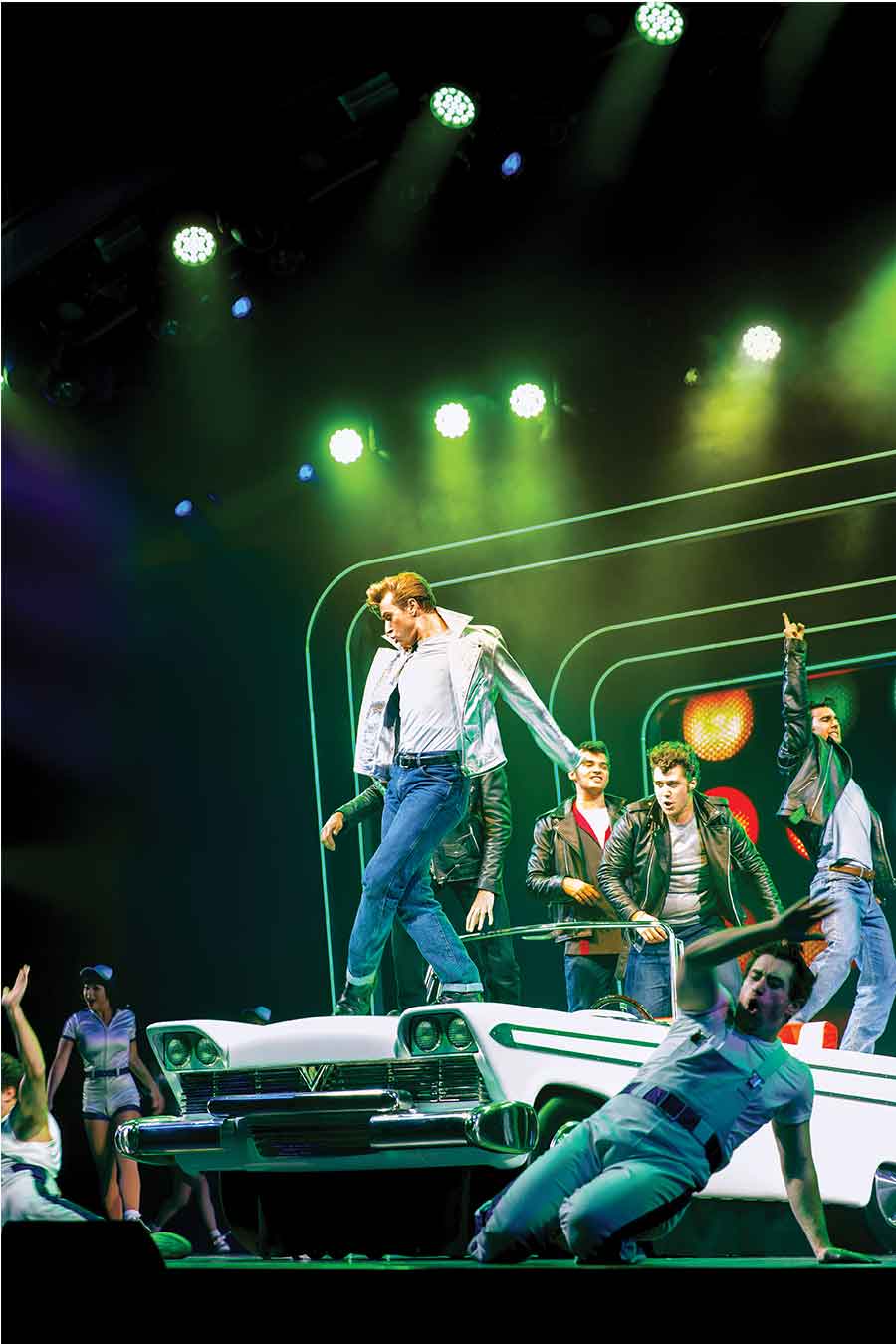entertainment-Harmony-of-the-Seas-Allure-of-the-Seas-Oasis-of-the-Seas.